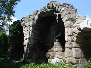 صور Serpukhov fortress ruin حصن